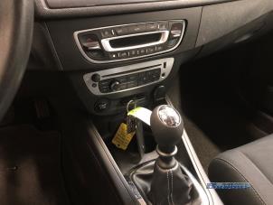Renault Megane III Grandtour 1.2 16V TCE 130 Épave (2015, Titane, Gris)