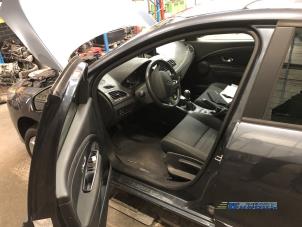 Renault Megane III Grandtour 1.2 16V TCE 130 Épave (2015, Titane, Gris)