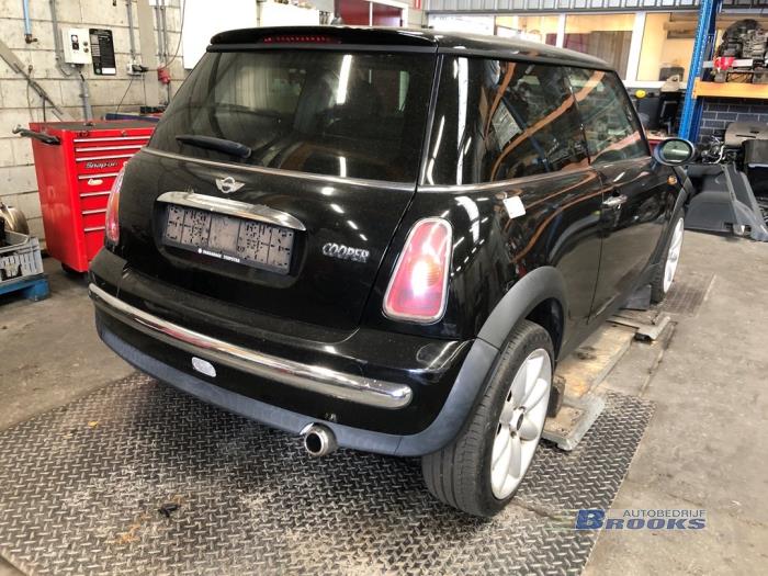 Mini Mini One/Cooper 1.6 16V Cooper Samochód złomowany (2004, Czarny)