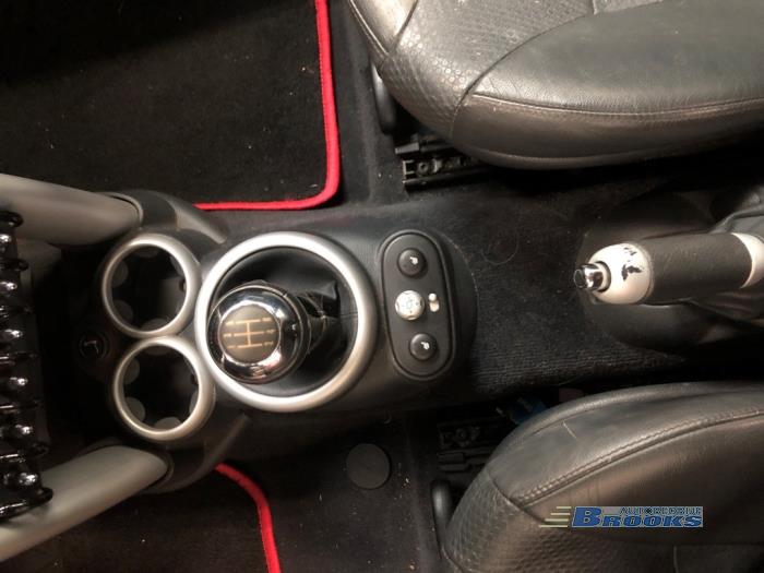 Mini Mini One/Cooper 1.6 16V Cooper Samochód złomowany (2004, Czarny)