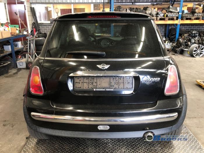 Mini Mini One/Cooper 1.6 16V Cooper Samochód złomowany (2004, Czarny)