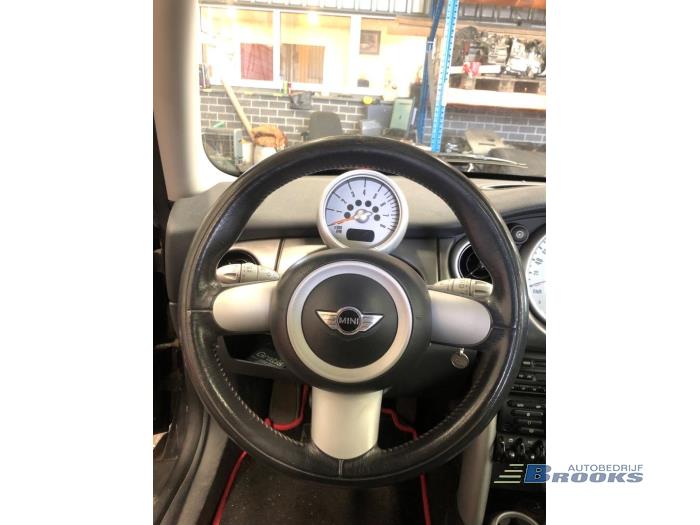 Mini Mini One/Cooper 1.6 16V Cooper Samochód złomowany (2004, Czarny)