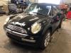 Mini Mini One/Cooper 1.6 16V Cooper Samochód złomowany (2004, Czarny)