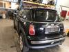 Mini Mini One/Cooper 1.6 16V Cooper Samochód złomowany (2004, Czarny)
