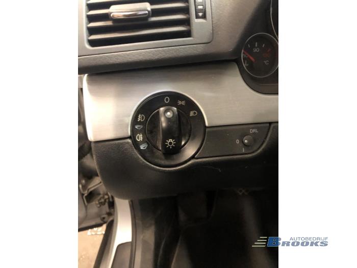 Audi A4 Avant 2.0 TDI Vehículo de desguace (2008, Gris)
