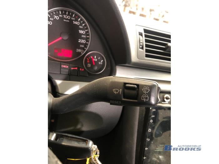 Audi A4 Avant 2.0 TDI Vehículo de desguace (2008, Gris)