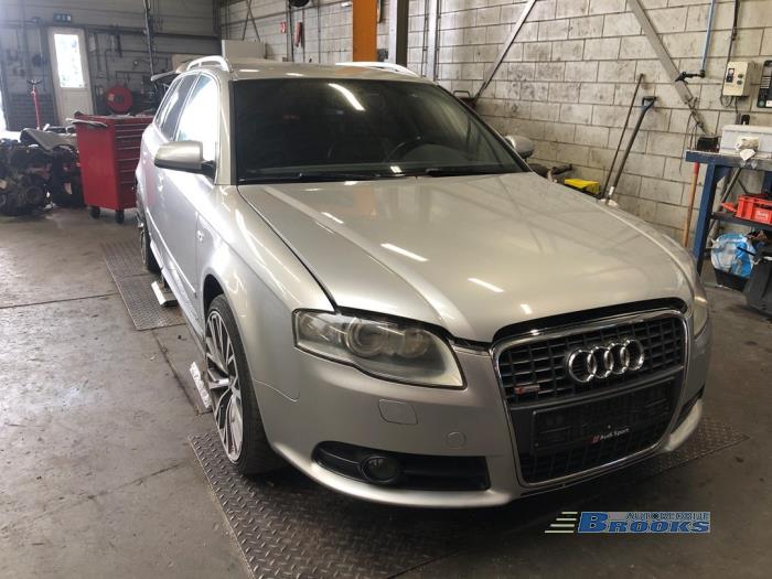 Audi A4 Avant 2.0 TDI Vehículo de desguace (2008, Gris)