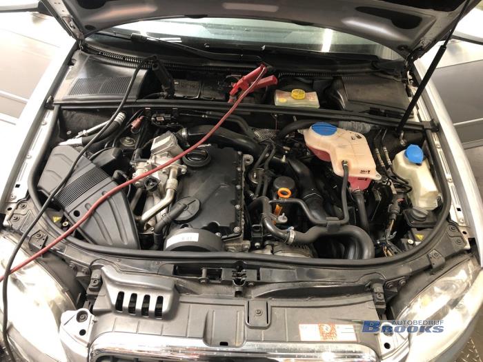 Audi A4 Avant 2.0 TDI Vehículo de desguace (2008, Gris)