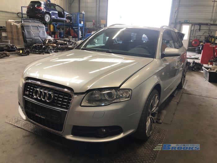 Audi A4 Avant 2.0 TDI Vehículo de desguace (2008, Gris)