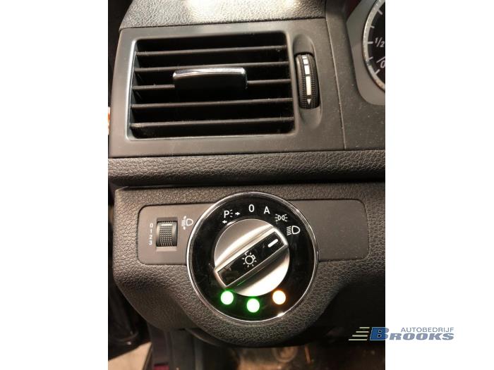Mercedes C Estate 1.6 C-180K 16V BlueEfficiency Vehículo de desguace (2009, Azul)