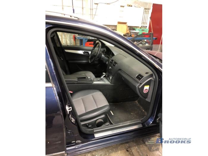 Mercedes C Estate 1.6 C-180K 16V BlueEfficiency Vehículo de desguace (2009, Azul)