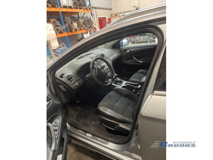 Ford Mondeo IV Wagon 1.6 TDCi 16V Épave (2012, Gris argenté)