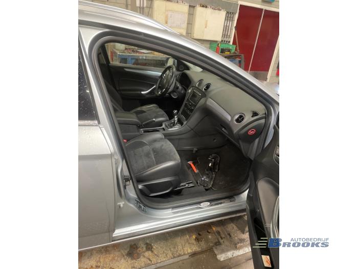 Ford Mondeo IV Wagon 1.6 TDCi 16V Épave (2012, Gris argenté)