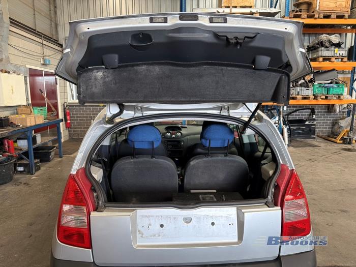 Citroen C2 1.1 Épave (2004, Gris)