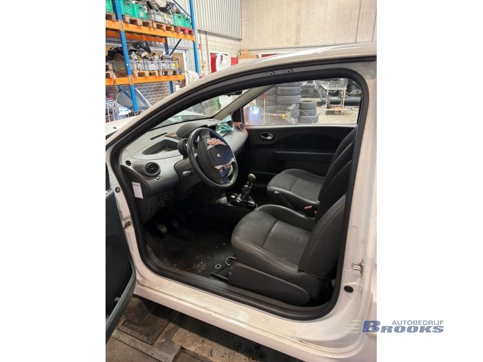 Renault Twingo II 1.2 16V Épave (2011, Blanc)