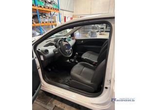 Renault Twingo II 1.2 16V Épave (2011, Blanc)