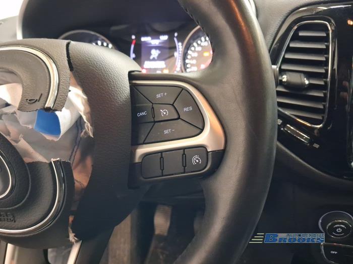 Jeep Compass II 1.4 Multi Air2 16V Samochód złomowany (2019, Szary)