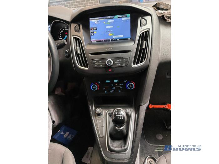Ford Focus 3 1.0 Ti-VCT EcoBoost 12V 125 Épave (2016, Gris)