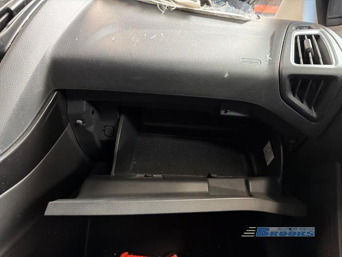 Ford Focus 3 1.0 Ti-VCT EcoBoost 12V 125 Épave (2016, Gris)