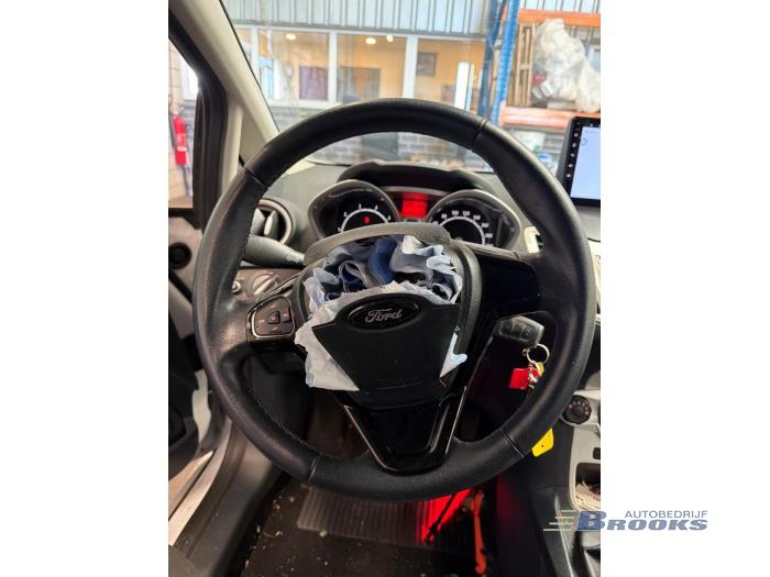 Ford Fiesta 6 1.25 16V Épave (2012, Blanc)
