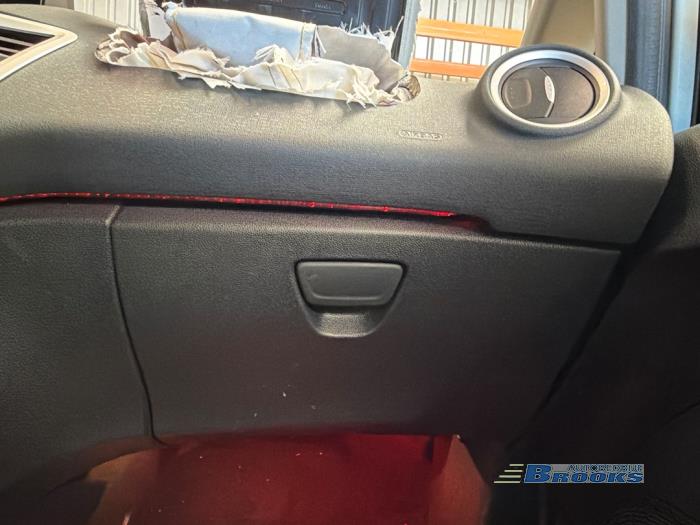 Ford Fiesta 6 1.25 16V Épave (2012, Blanc)