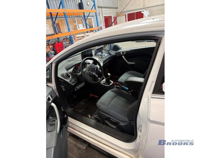 Ford Fiesta 6 1.25 16V Épave (2012, Blanc)