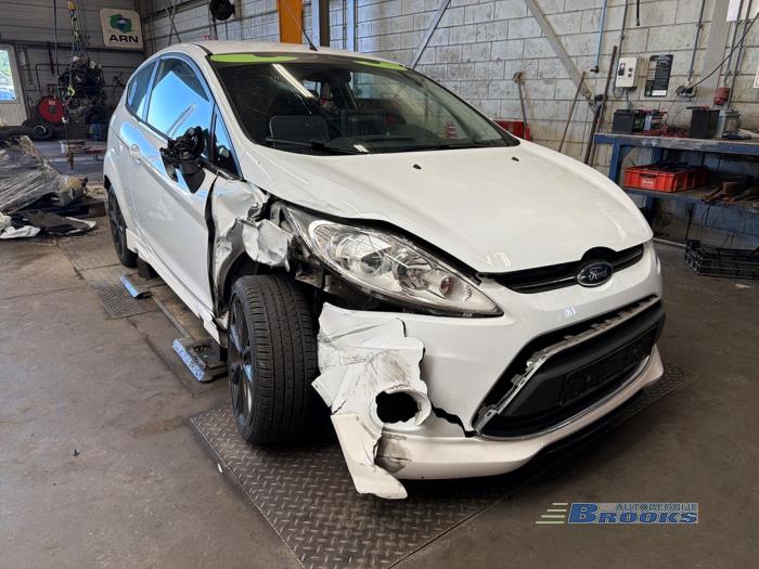 Ford Fiesta 6 1.25 16V Épave (2012, Blanc)