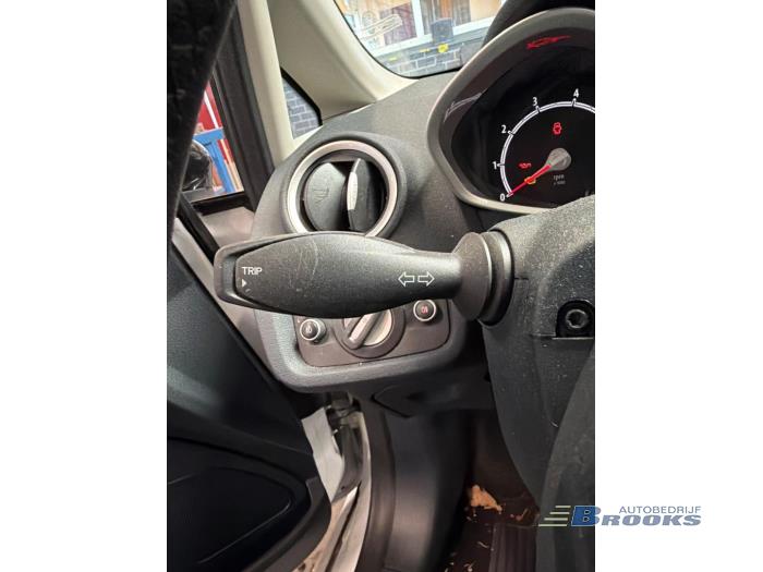 Ford Fiesta 6 1.25 16V Épave (2012, Blanc)