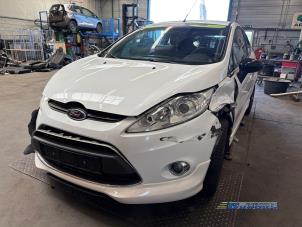 Ford Fiesta 6 1.25 16V Épave (2012, Blanc)