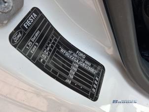 Ford Fiesta 6 1.25 16V Épave (2012, Blanc)
