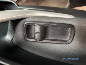 Ford Fiesta 6 1.25 16V Épave (2012, Blanc)