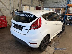 Ford Fiesta 6 1.25 16V Épave (2012, Blanc)