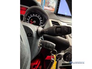Ford Fiesta 6 1.25 16V Épave (2012, Blanc)