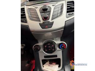 Ford Fiesta 6 1.25 16V Épave (2012, Blanc)