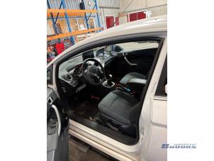 Ford Fiesta 6 1.25 16V Épave (2012, Blanc)