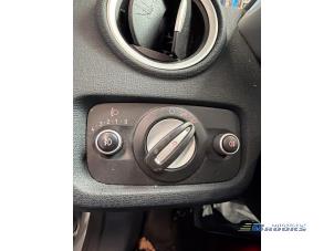 Ford Fiesta 6 1.25 16V Épave (2012, Blanc)