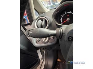 Ford Fiesta 6 1.25 16V Épave (2012, Blanc)