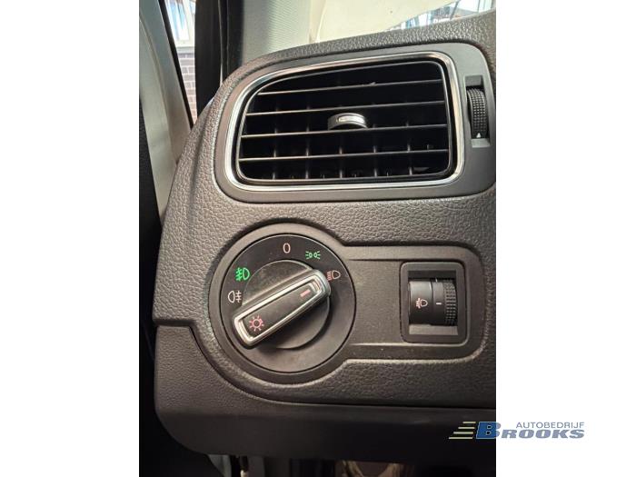 Volkswagen Polo V 1.0 TSI 12V BlueMotion Vehículo de desguace (2017, Blanco)