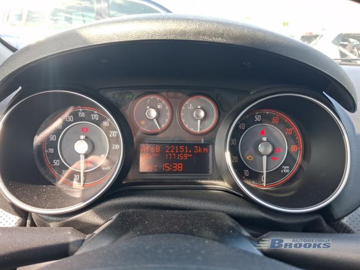 Fiat Punto Evo 1.4 Vehículo de desguace (2010, Blanco)