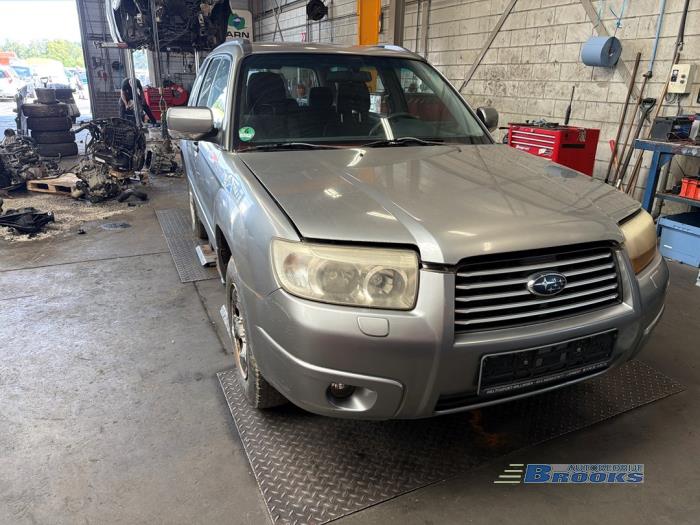 Subaru Forester 2.0 16V X Vehículo de desguace (2006, Gris)