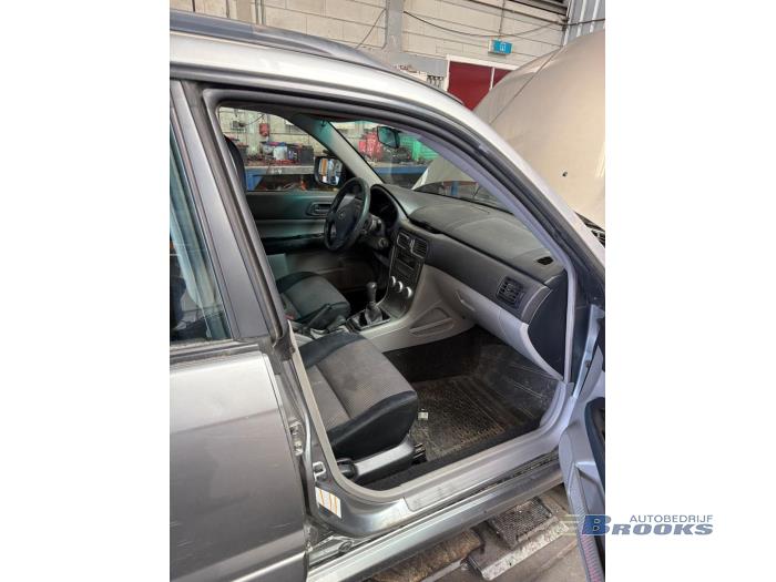Subaru Forester 2.0 16V X Vehículo de desguace (2006, Gris)