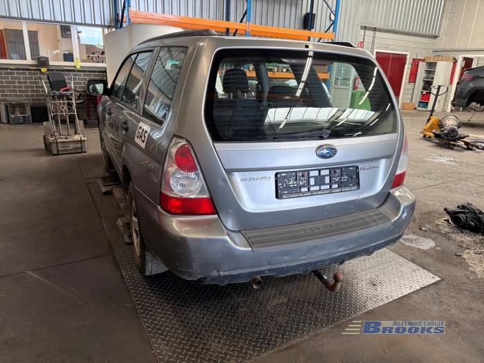 Subaru Forester 2.0 16V X Vehículo de desguace (2006, Gris)