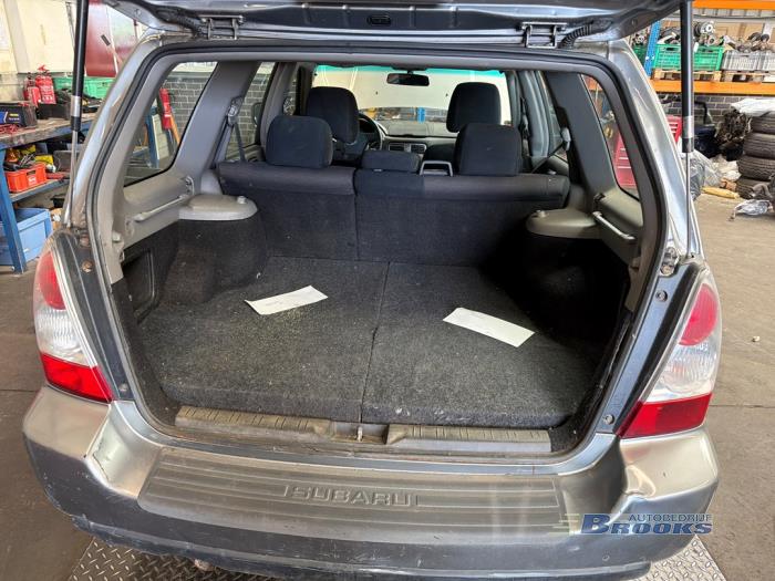 Subaru Forester 2.0 16V X Vehículo de desguace (2006, Gris)