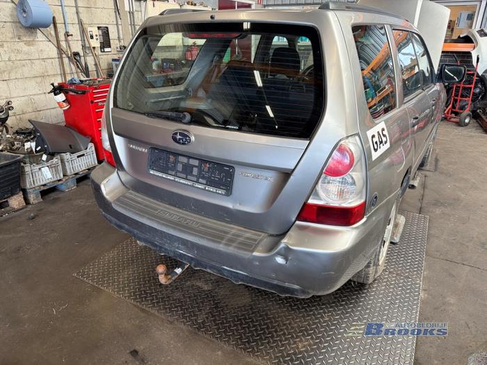 Subaru Forester 2.0 16V X Vehículo de desguace (2006, Gris)