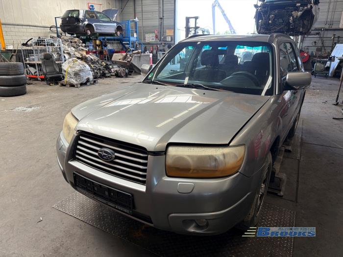Subaru Forester 2.0 16V X Vehículo de desguace (2006, Gris)