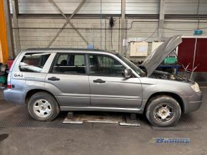 Subaru Forester 2.0 16V X Vehículo de desguace (2006, Gris)
