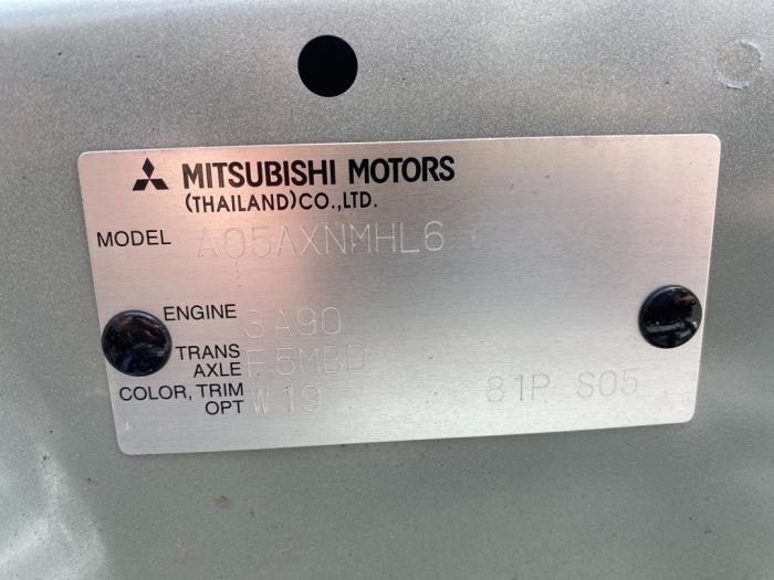 Mitsubishi Space Star 1.0 12V Schrottauto (2019, Weiß)