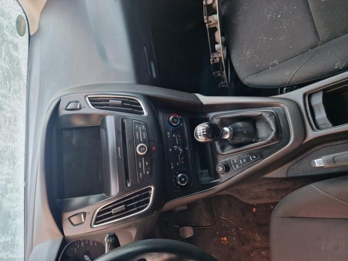 Ford Focus 3 Wagon 1.0 Ti-VCT EcoBoost 12V 125 Épave (2017, Bleu)