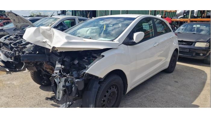 Hyundai i30 1.4 16V Salvage vehicle (2014, White)