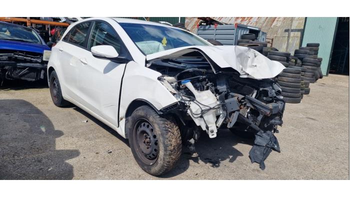Hyundai i30 1.4 16V Salvage vehicle (2014, White)